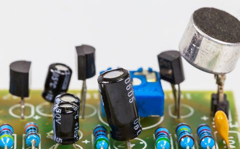 無功補償電容器漏油，可以繼續使用嗎？