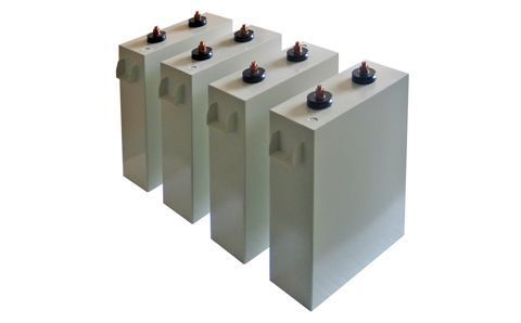 如何區分電容器的正負極？